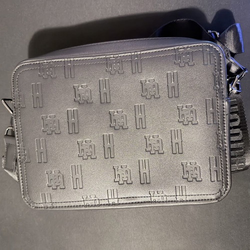 Link Exclusive Hoodrich crossbody bag like new, black