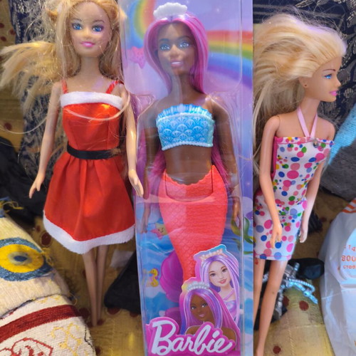 Barbie dolls pack
