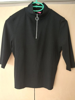 Pink Woman ribbed black top large with zipper like new