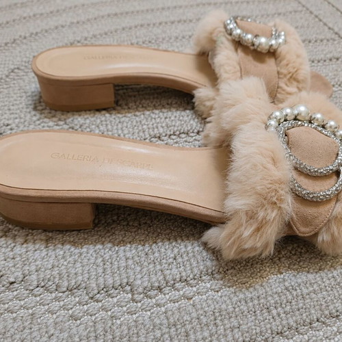 Galleria Di Scarpe leather mules like new, size 39, beige