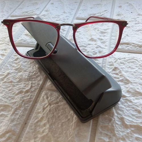 Benetton eyeglasses like new, unisex red frame, astigmatism lenses