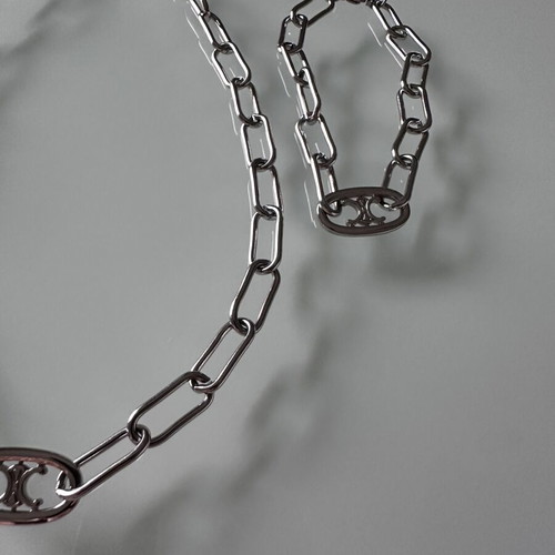 Necklace and bracelet set like new