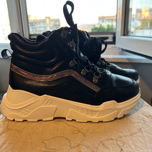 High black sneakers boots with thick sole, size 39
