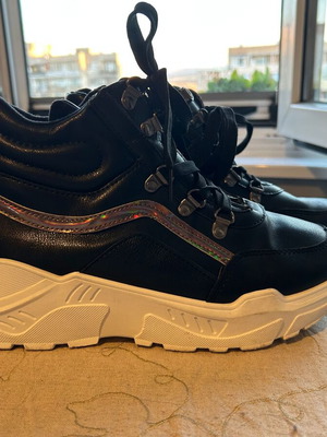 High black sneakers boots with thick sole, size 39