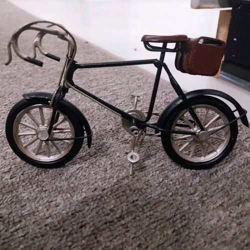 Metal decorative bicycle like new