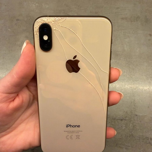 Iphone xs used, gold, 64GB, in very good condition