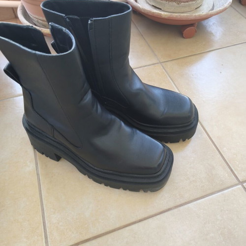 Zara black ankle boots like new, size 37, lightweight with high sole
