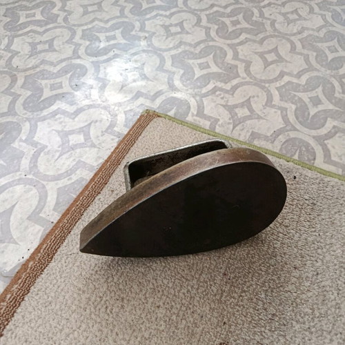 Cast iron iron used for decoration