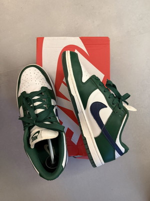 Nike Dunks sneakers size 42 like new, green