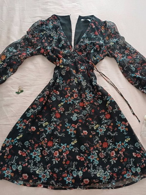 MNG airy floral dress like new with transparent sleeves