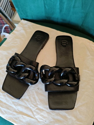 8 by YOOX Black Leather Flat Sandals with Chain Detail, New