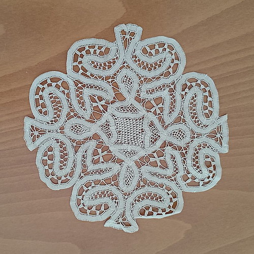 Set of 2 machine lace doilies like new, beige