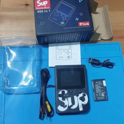 Portable Retro Console with Rechargeable Battery and 400 Built-in Games