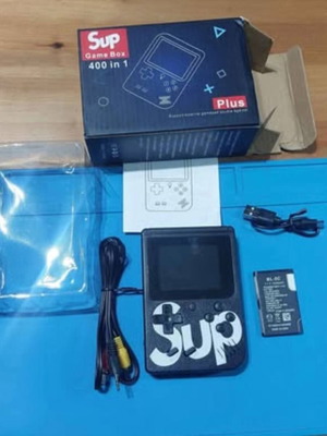Portable Retro Console with Rechargeable Battery and 400 Built-in Games