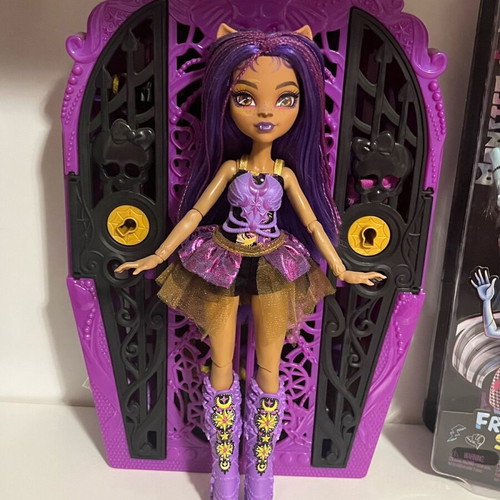 Mattel Skulltimate Secrets Monster Mysteries Clawdeen Wolf new