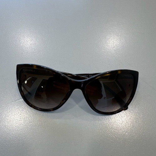 Channel sunglasses with bow on arm like new, brown