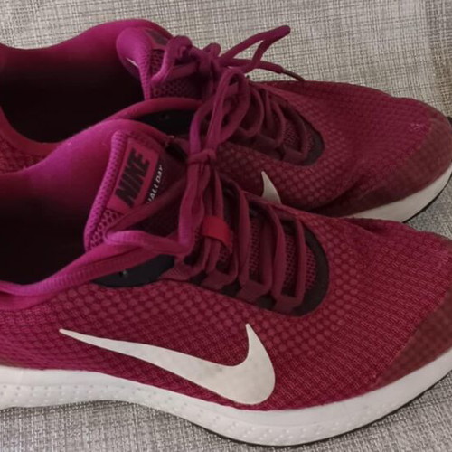 Nike women's athletic shoes used, size 38.5, pink