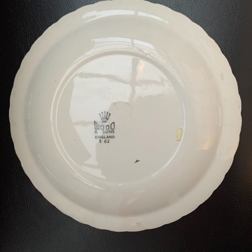Wood and Sons porcelain plate excellent condition, England 1958, 20 cm diameter