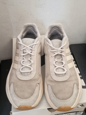 Adidas Alphaboost V1 sneakers like new, size 45, beige