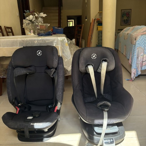 Maxi Cosi children car seats, set of 2