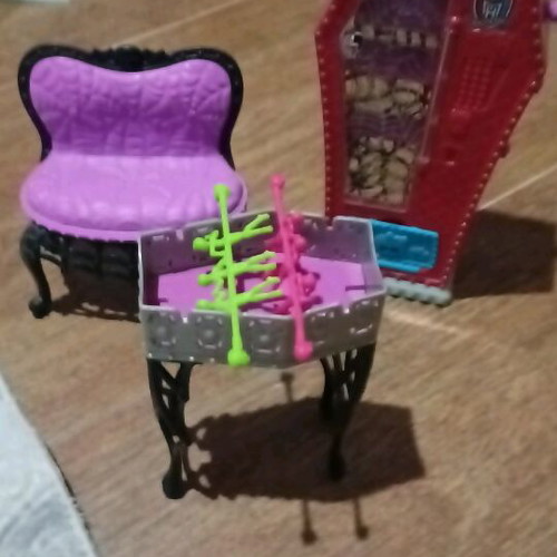 Monster High Social Sports Lounge Cafe Playset like new with missing parts