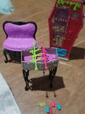 Monster High Social Sports Lounge Cafe Playset like new with missing parts