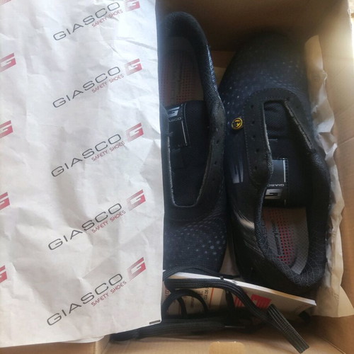 20 € N 40. Brand new, unworn.