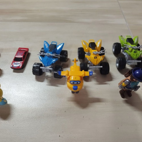 Set of 9 toys like new
