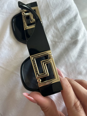 Versace Sunglasses like new, black