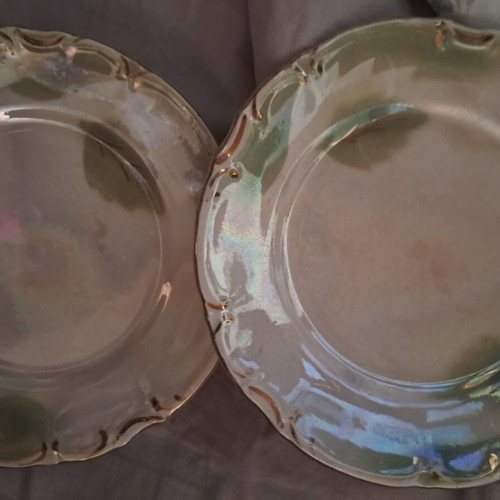 Plates set of 2 like new