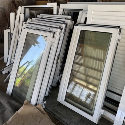 Aluminum windows like new with roller screens, set of 7