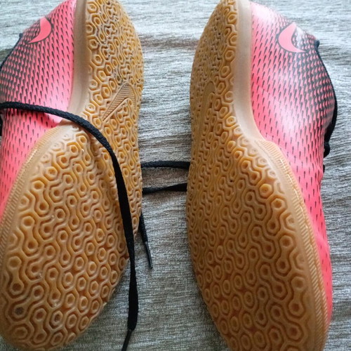 Nike Jr. Bravata II IC futsal shoes, size 42, red