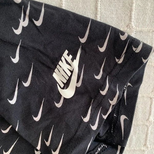 Nike T-shirt XS used with red marks on neck and label, black and white