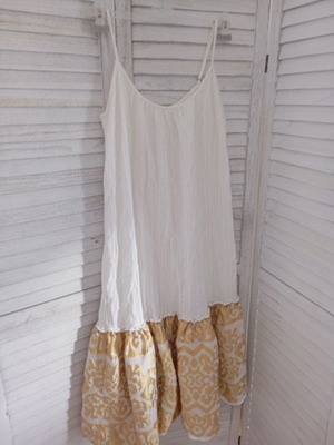 Nema dress small medium 100% cotton like new, white and gold