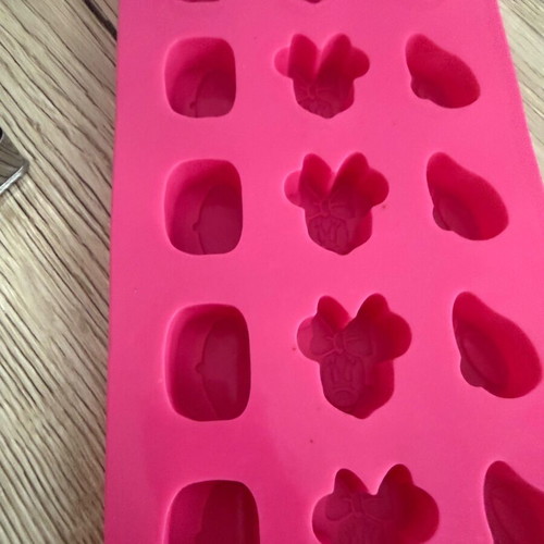 Pastry items like new, kitchen accessories