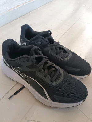 Puma Skyrocket Lite 43 αθλητικά σαν καινούργια, μαύρο και άσπρο