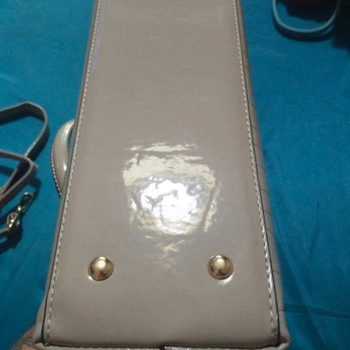 Women's beige shoulder bag lightly used