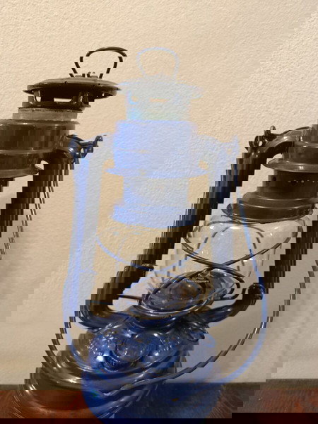 Λάμπα θυέλης. Feuer Hand