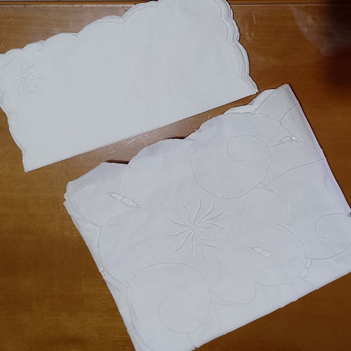 Vintage white cutwork tablecloth 80x80 cm with 4 matching napkins 25x25 cm new