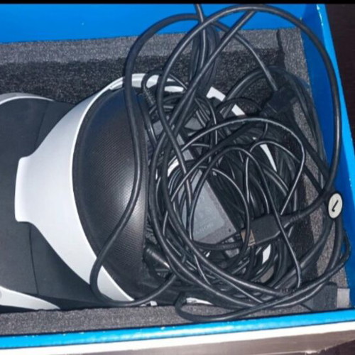 PlayStation VR headset like new for PS4 complete set
