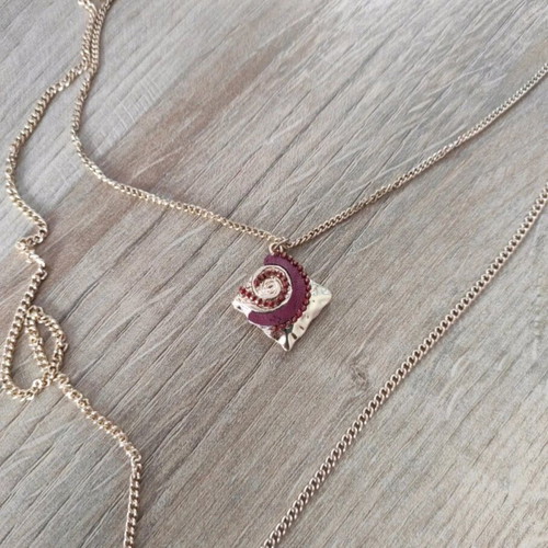 Long double necklace like new with unique design and beads