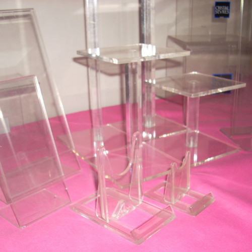 Plexi glass σταντς προβολής μεταχειρισμένα σε άριστη έως πολύ καλή κατάσταση