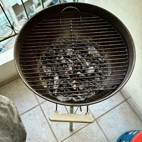 Weber Original Kettle E-4710 charcoal grill used
