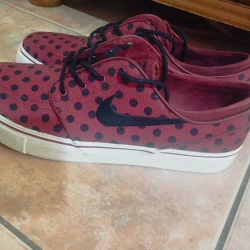 Men's Nike sneakers burgundy like new, size 42