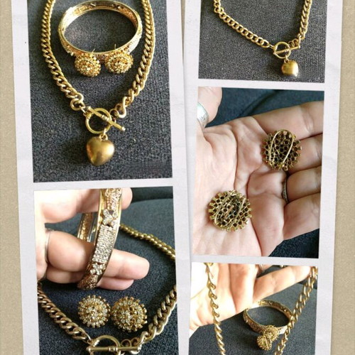 Jewelry set with stones in gold tone like new