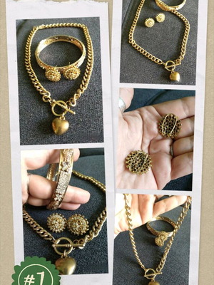 Jewelry set with stones in gold tone like new