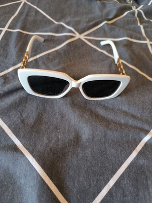 Sunglasses like new, white
