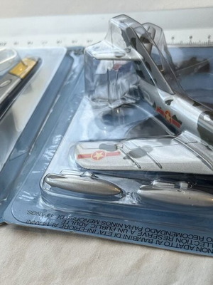 Αεροπλάνα jet F86 Sabre και MIG 17 καινούργια, κλίμακα 1/100, πακέτο 2
