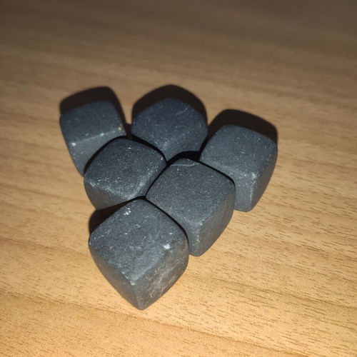 Reusable stone ice cubes for drinks, pack of 6, like new