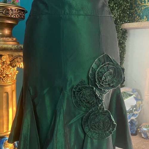 Midi cypress green skirt with 3D flowers